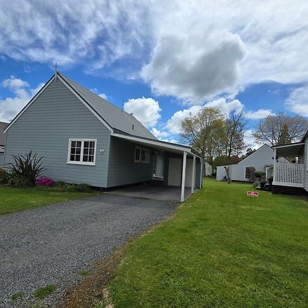 タウポ クオリティ スイーツ フカ フォールズモーテル エクステリア 写真 The new houses at the village