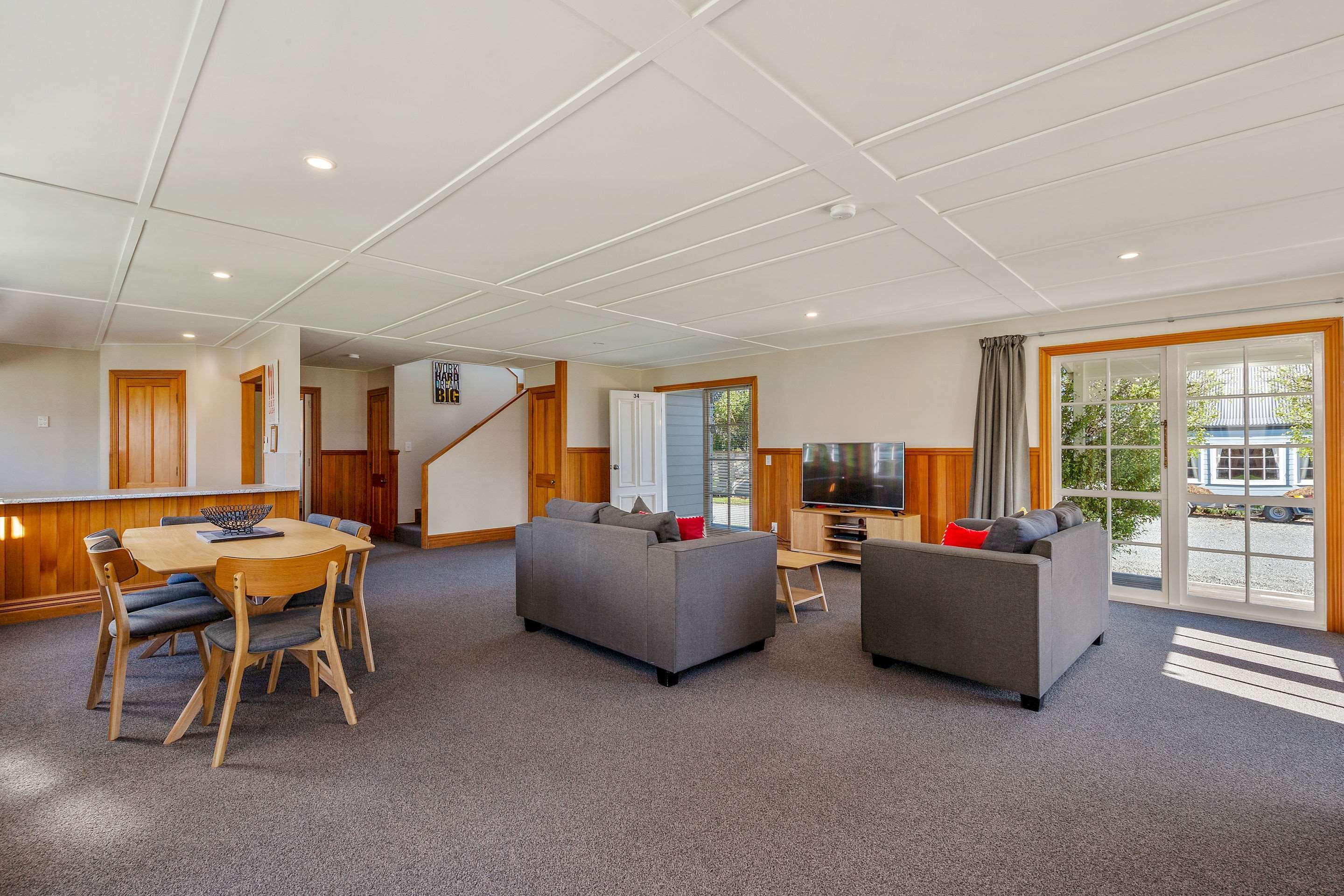 タウポ クオリティ スイーツ フカ フォールズモーテル エクステリア 写真 Living area of a three-bedroom apartment