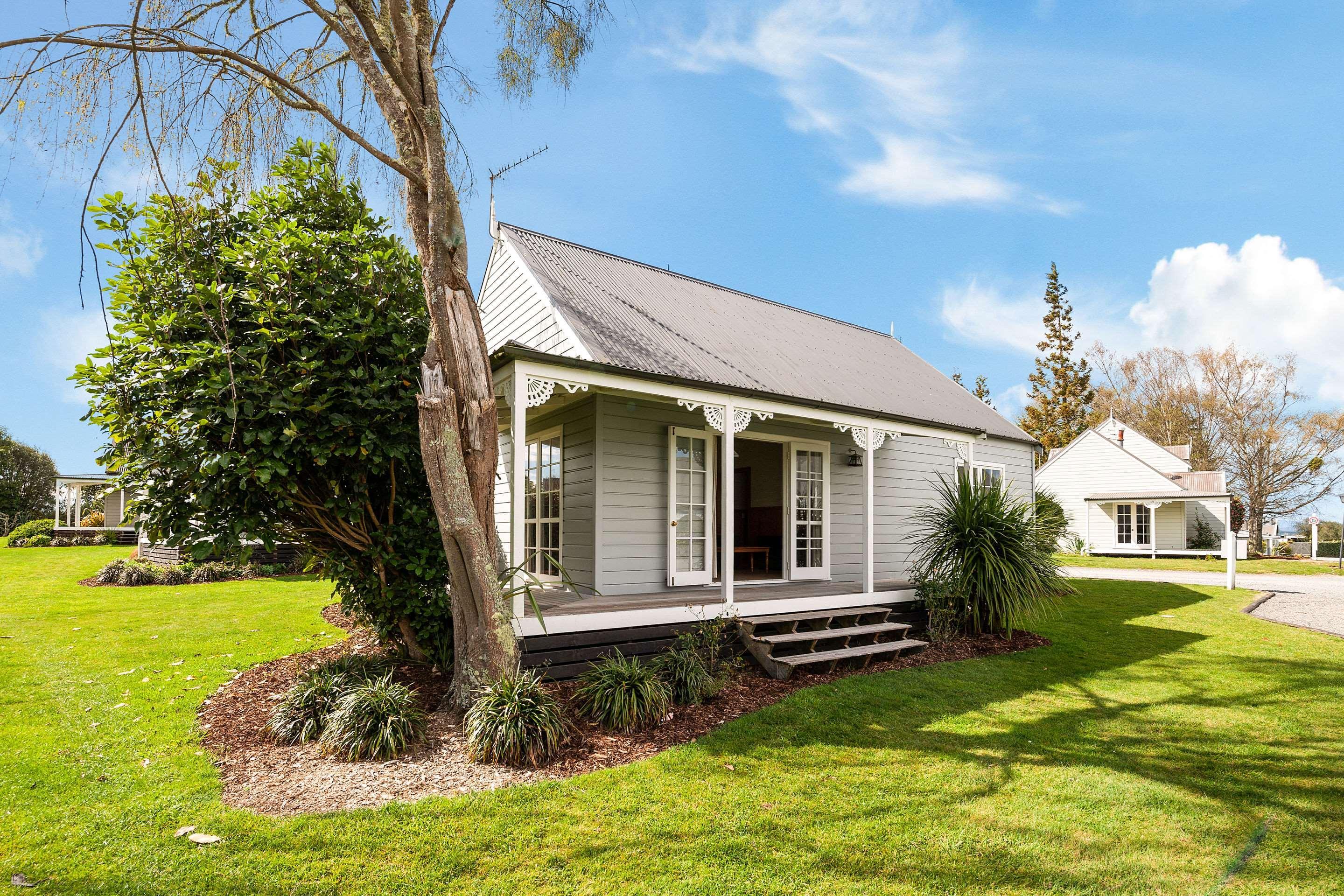 タウポ クオリティ スイーツ フカ フォールズモーテル エクステリア 写真 The first house in Ashburton, built in 1858