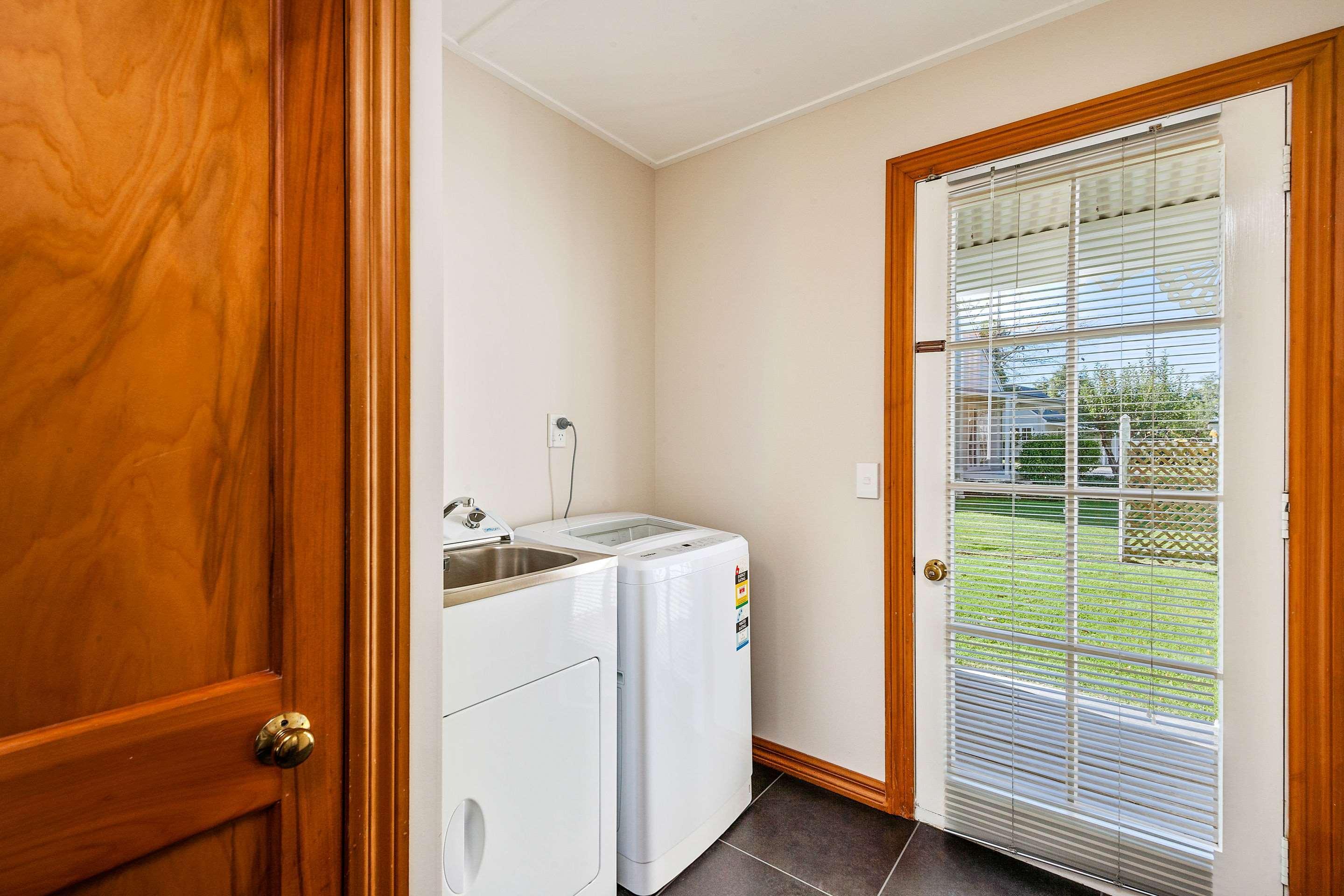 タウポ クオリティ スイーツ フカ フォールズモーテル エクステリア 写真 A laundry room in a house