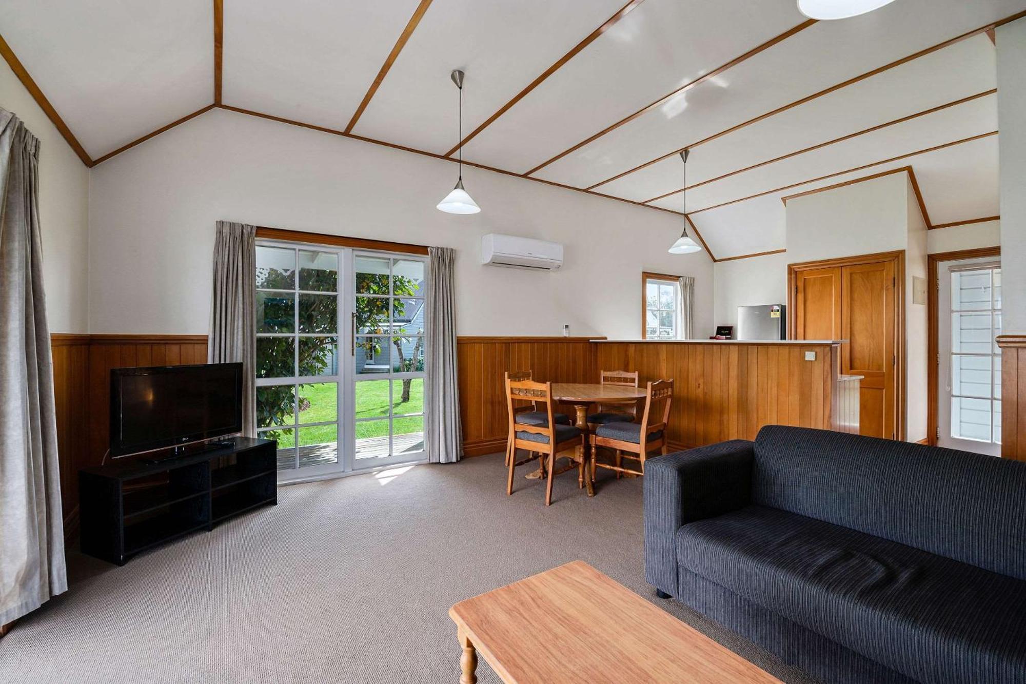 タウポ クオリティ スイーツ フカ フォールズモーテル エクステリア 写真 A typical two bedroom apartment