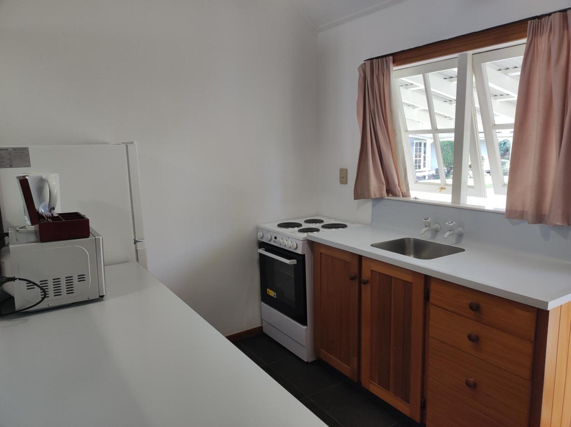 タウポ クオリティ スイーツ フカ フォールズモーテル エクステリア 写真 A kitchen in a student flat