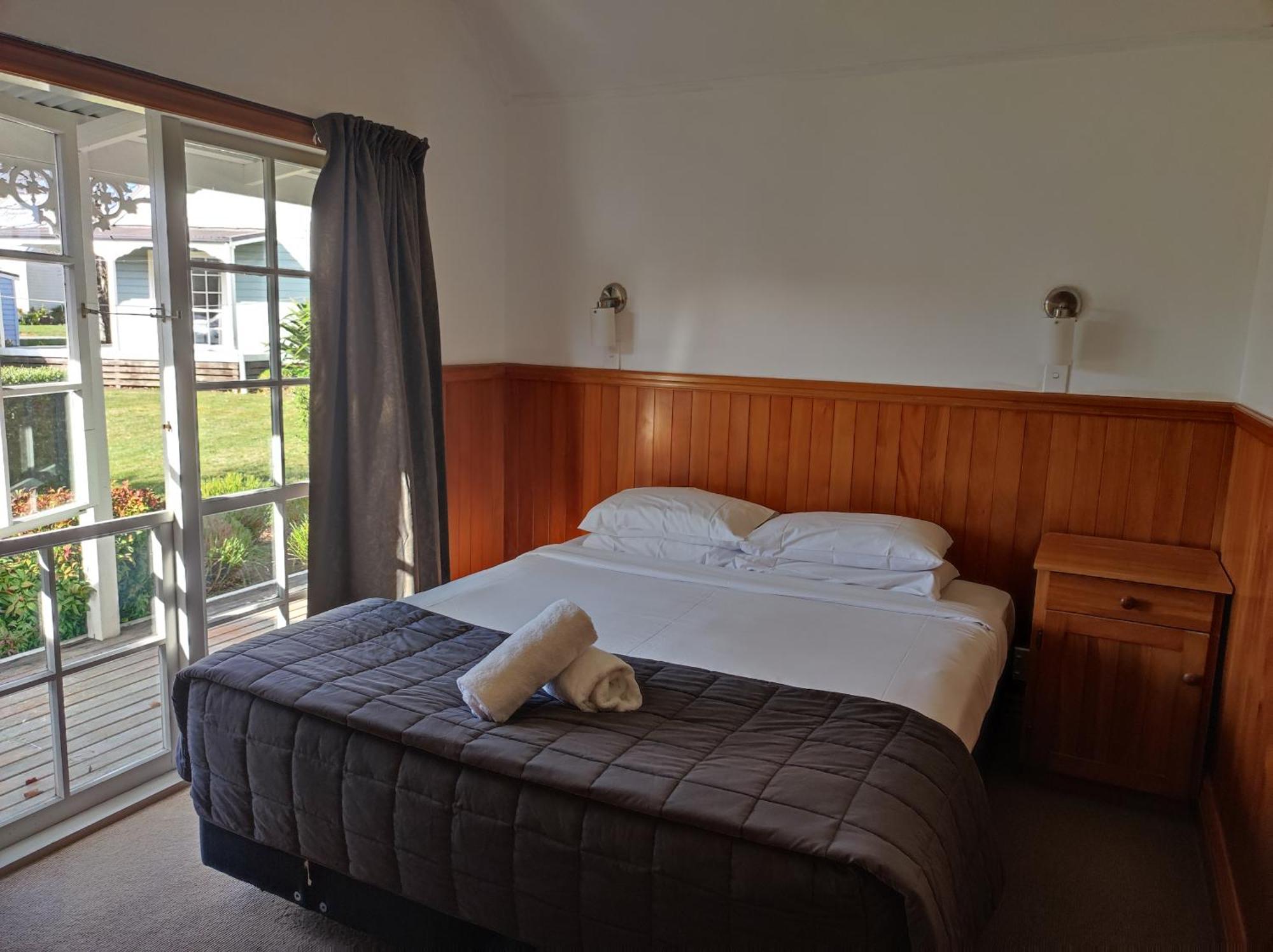 タウポ クオリティ スイーツ フカ フォールズモーテル エクステリア 写真 A bedroom in a motel